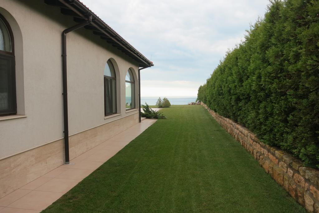 Private Villa First Line With Sea View In Blacksearama Golf Балчик Екстериор снимка
