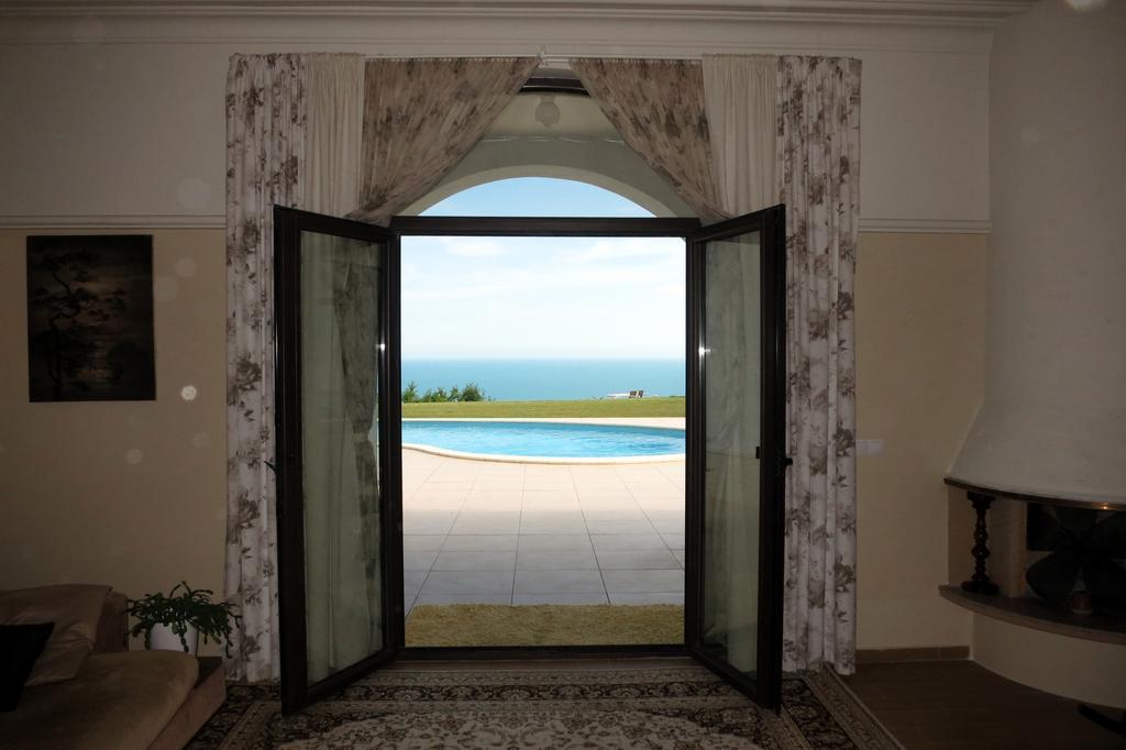 Private Villa First Line With Sea View In Blacksearama Golf Балчик Екстериор снимка