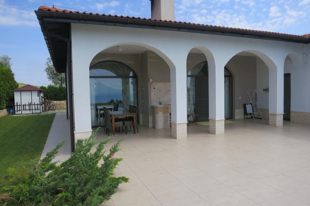 Private Villa First Line With Sea View In Blacksearama Golf Балчик Екстериор снимка