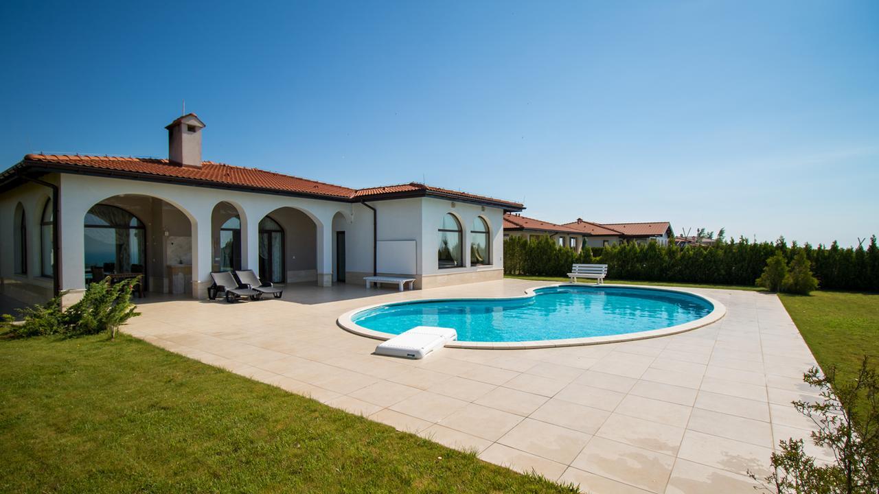 Private Villa First Line With Sea View In Blacksearama Golf Балчик Екстериор снимка