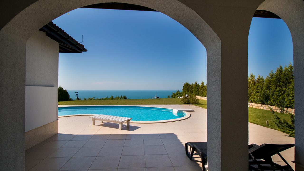 Private Villa First Line With Sea View In Blacksearama Golf Балчик Екстериор снимка