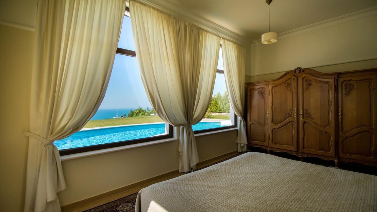 Private Villa First Line With Sea View In Blacksearama Golf Балчик Екстериор снимка