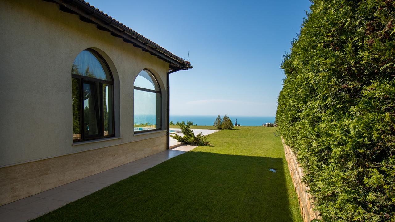 Private Villa First Line With Sea View In Blacksearama Golf Балчик Екстериор снимка
