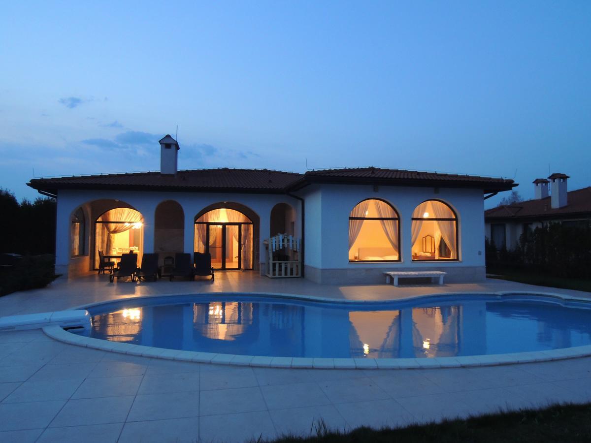 Private Villa First Line With Sea View In Blacksearama Golf Балчик Екстериор снимка