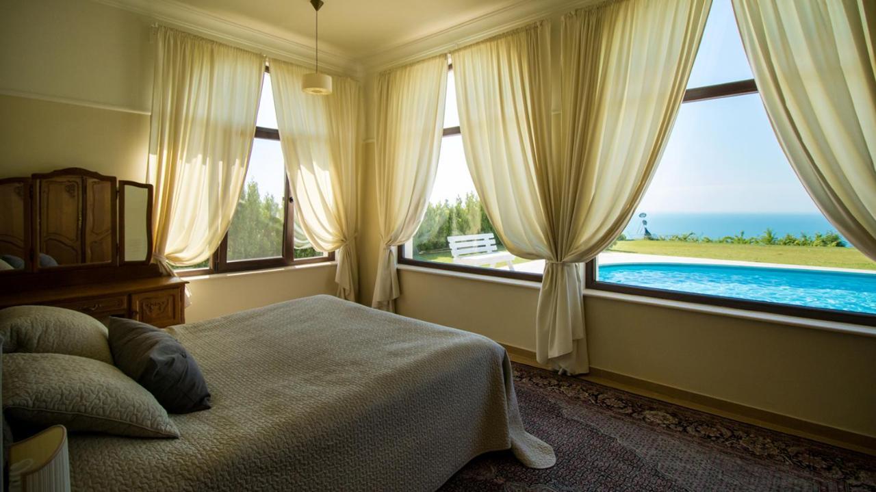 Private Villa First Line With Sea View In Blacksearama Golf Балчик Екстериор снимка